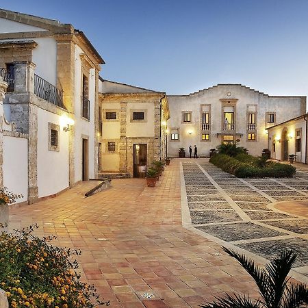 Hotel Villa Favorita Noto Exteriör bild