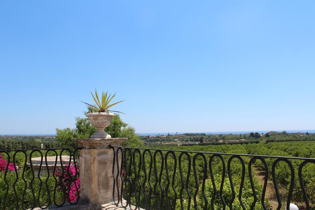 Hotel Villa Favorita Noto Exteriör bild