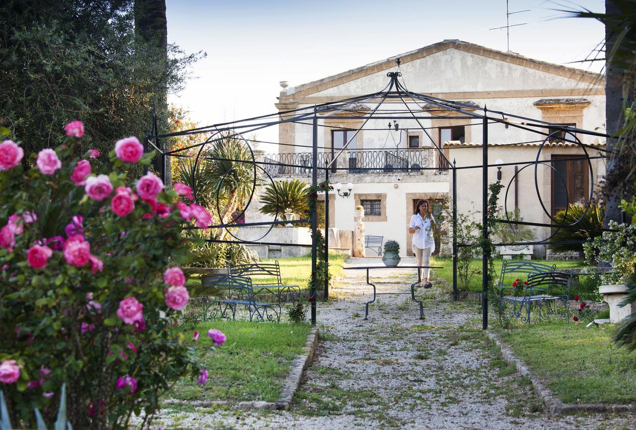 Hotel Villa Favorita Noto Exteriör bild