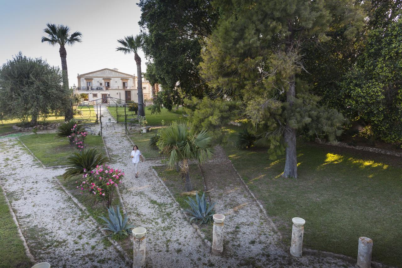 Hotel Villa Favorita Noto Exteriör bild